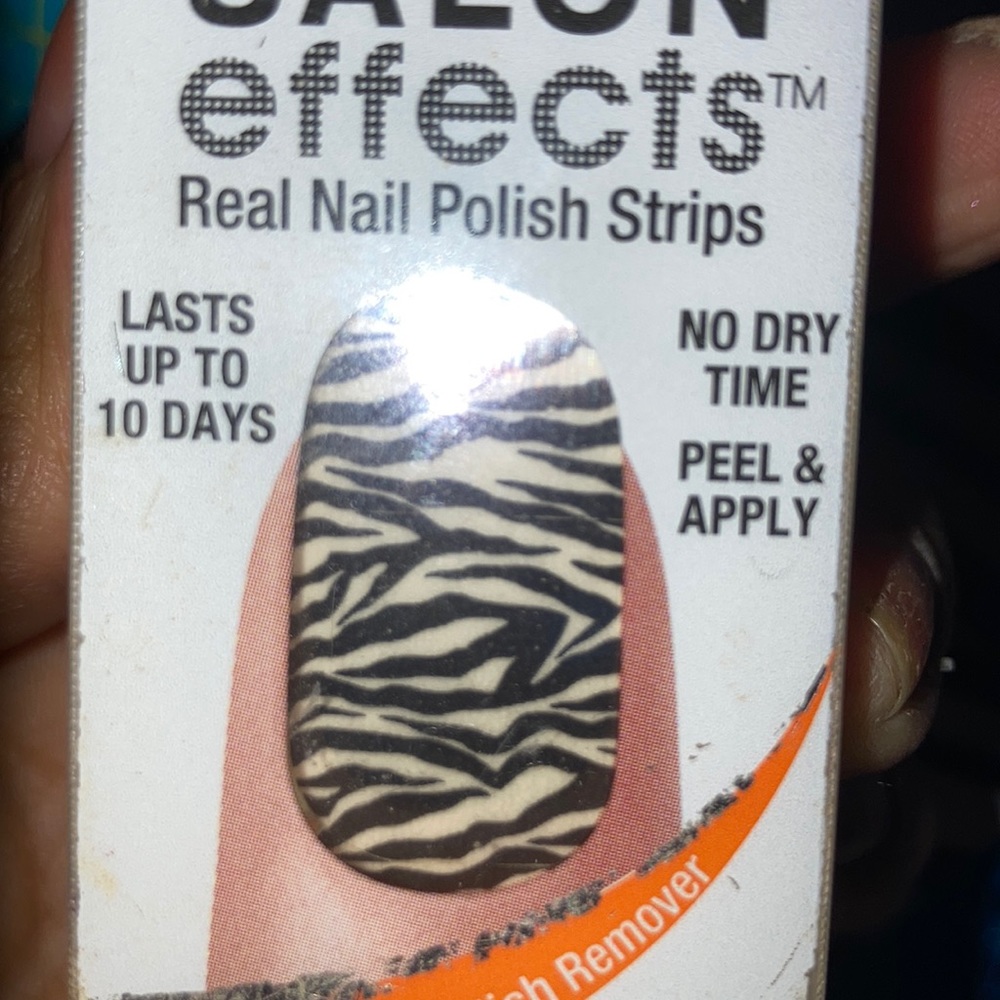 Néw Sally Hansen Salon Effects nail strips